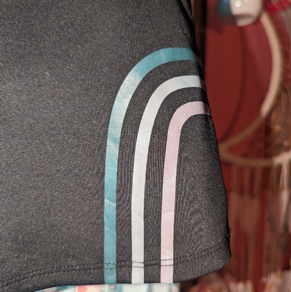 Women's XS Athletic Crop Top Built in Bra! - Picture 2 of 7